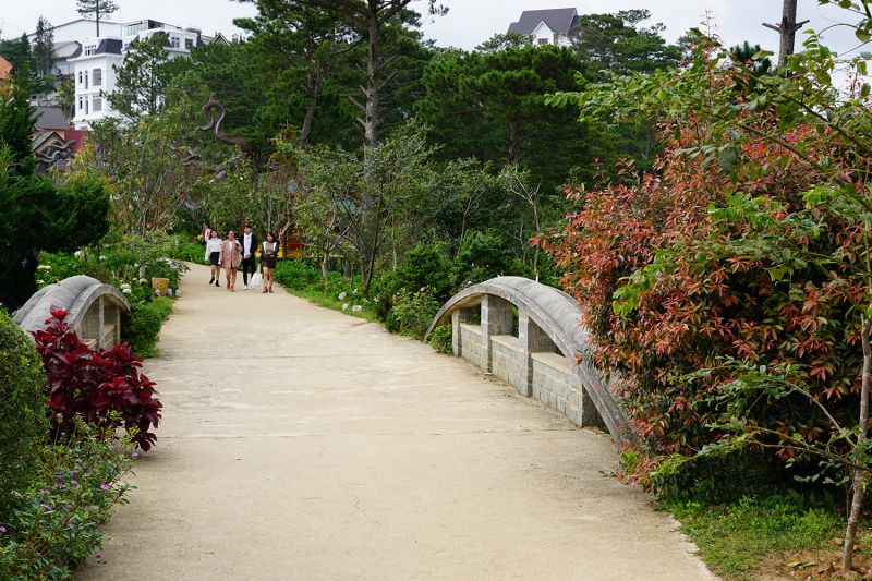 lối vào khu du lịch Lá Phong Đà Lạt lối vào khu du lịch Lá Phong Đà Lạt